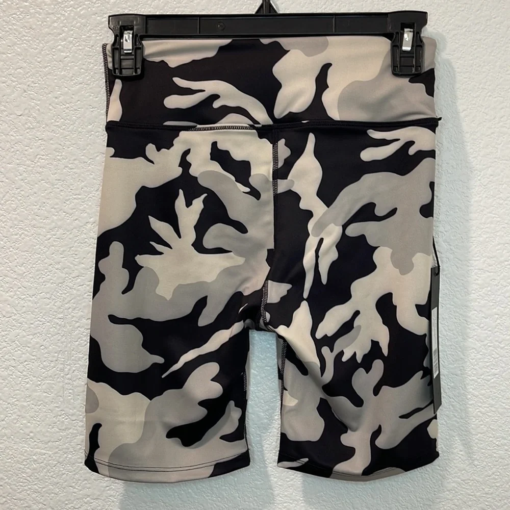 NWT Noli Yoga Cacao Camo Biker Shorts Women’s Size Small